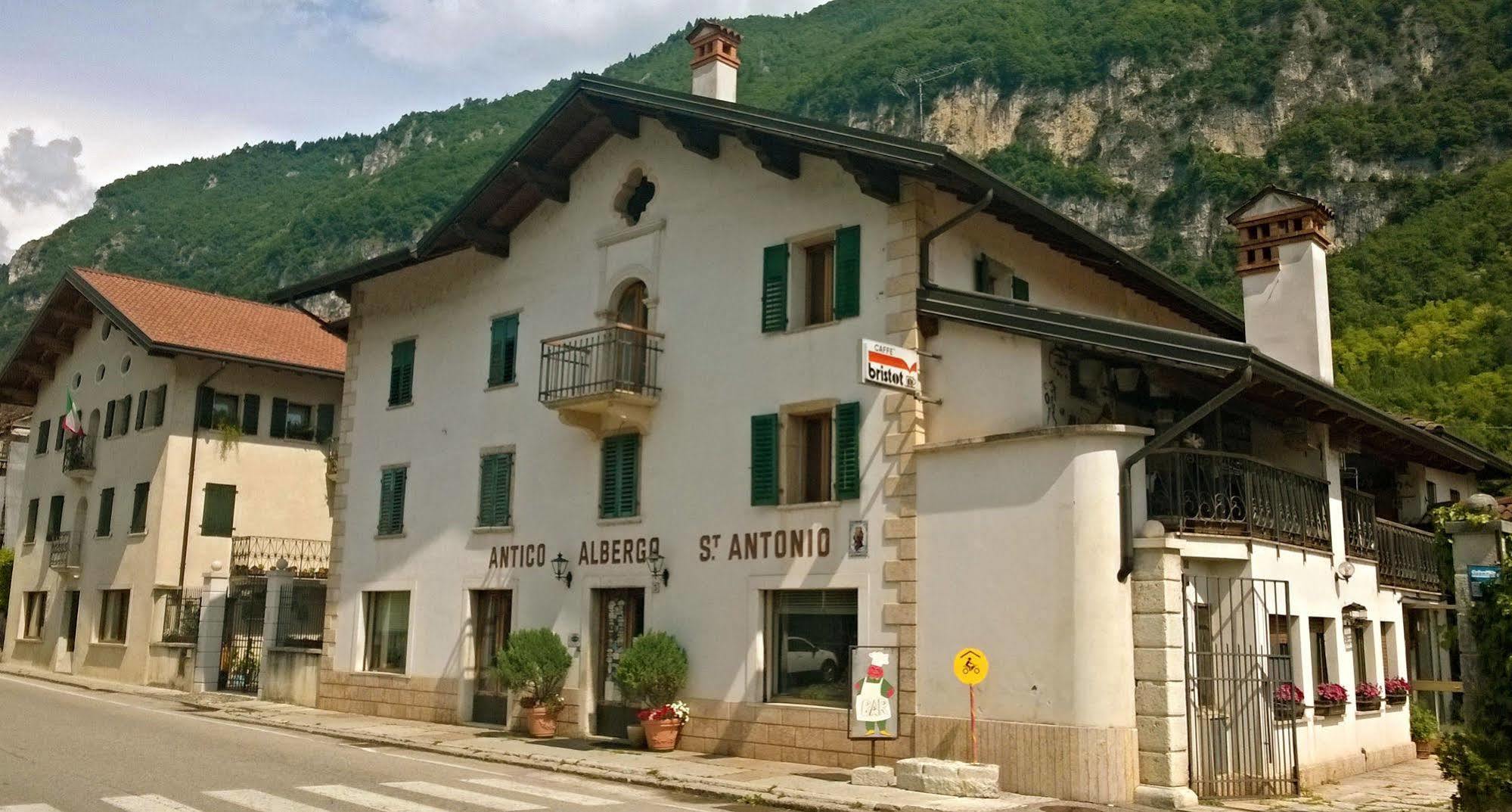 Antico Albergo Sant'Antonio Fonzaso Exterior photo